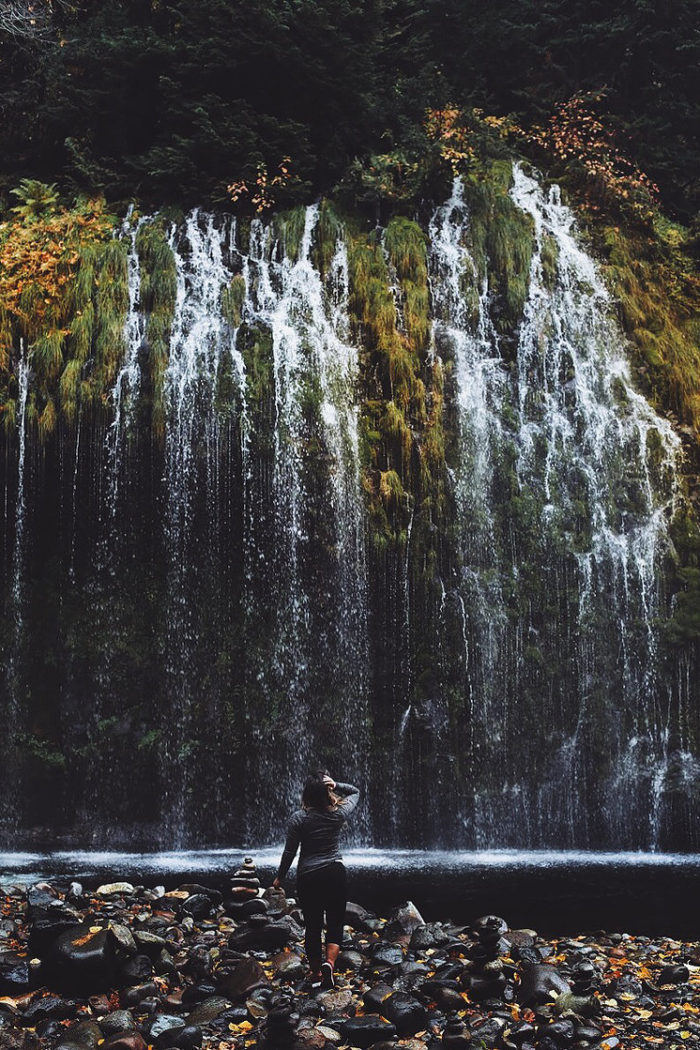 Hiking to Mossbrae Falls